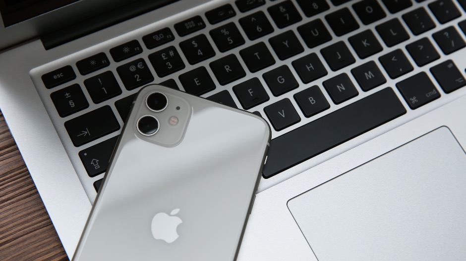 MacBookとiPhone