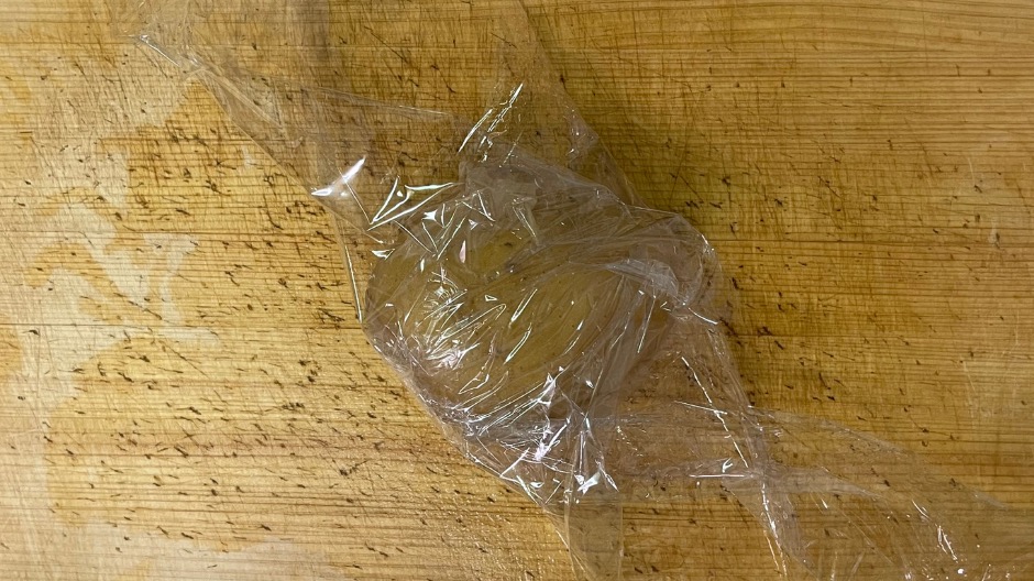 サランラップで包む